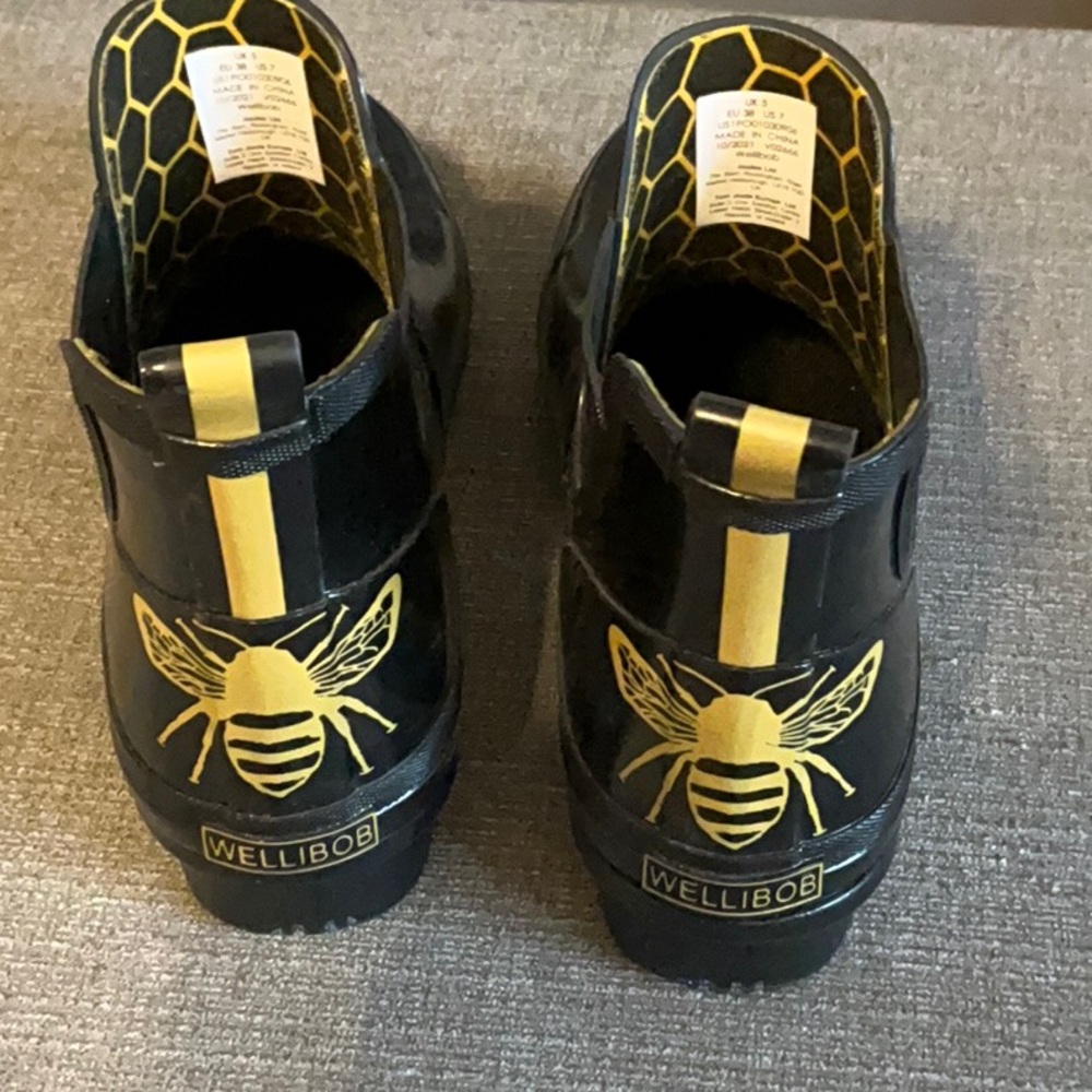 Adorable short rain boots